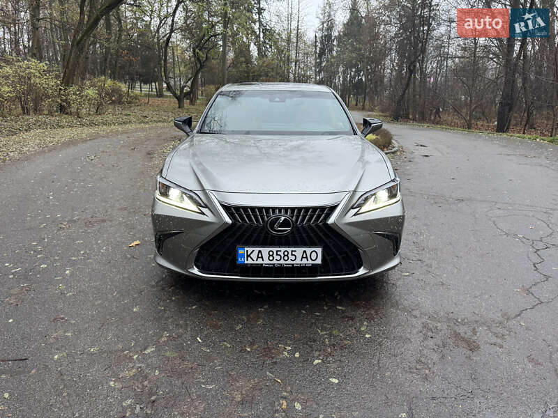 Седан Lexus ES 2022 в Киеве