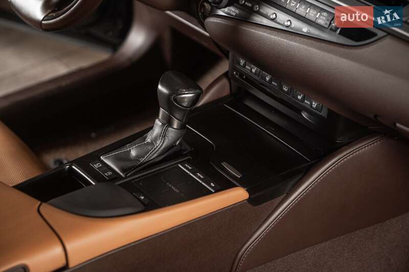 Седан Lexus ES 2019 в Одессе