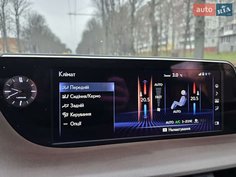 Седан Lexus ES 2018 в Рівному