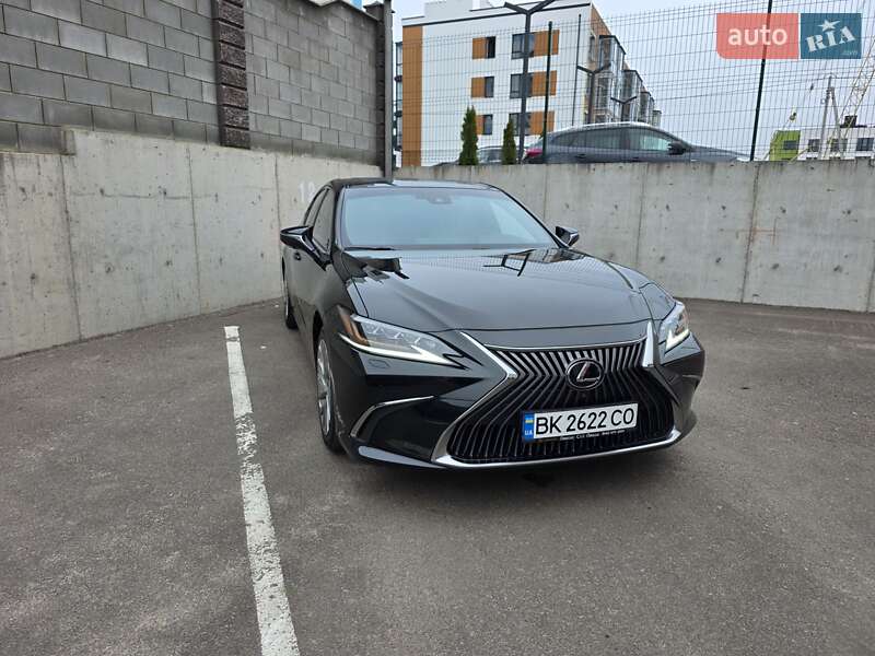 Седан Lexus ES 2018 в Рівному