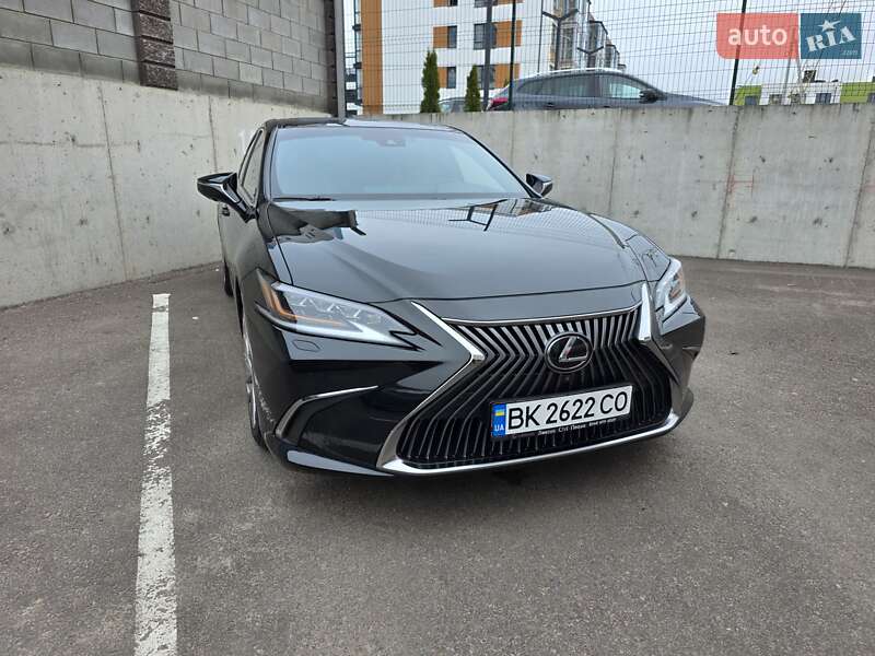 Седан Lexus ES 2018 в Рівному