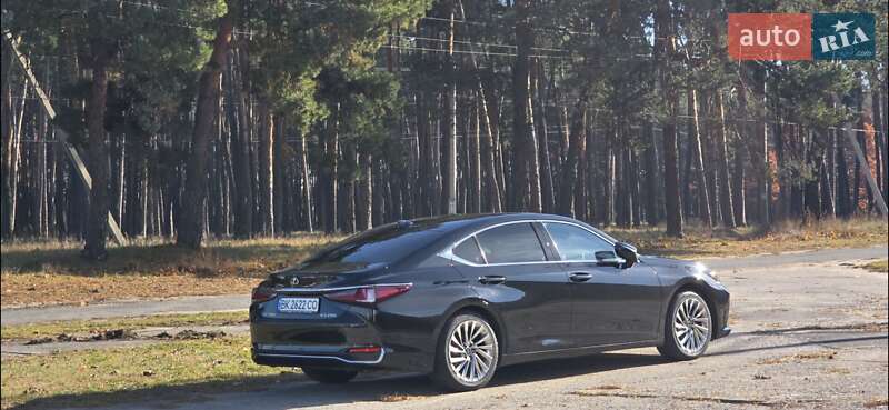 Седан Lexus ES 2018 в Рівному