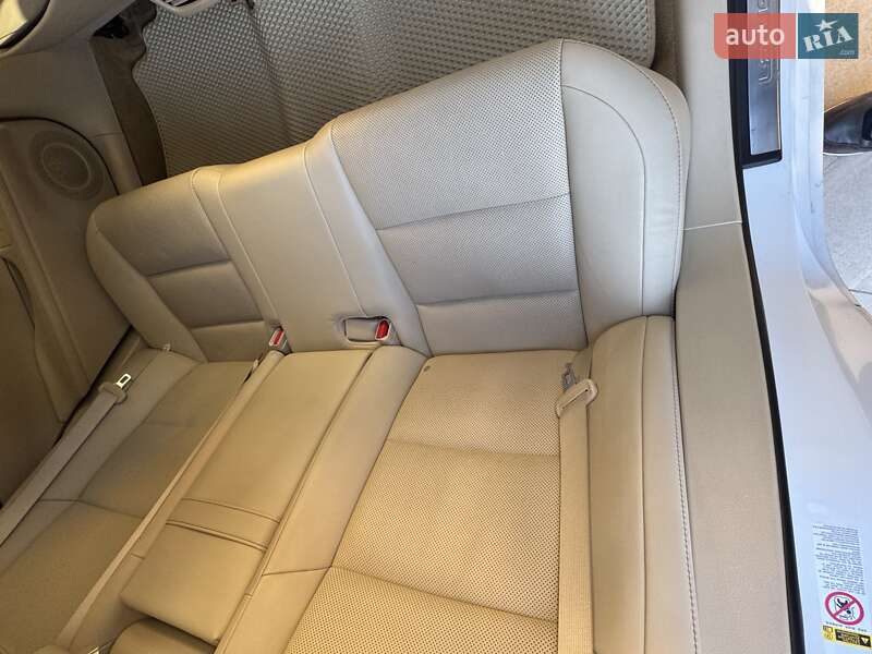 Седан Lexus ES 2015 в Киеве