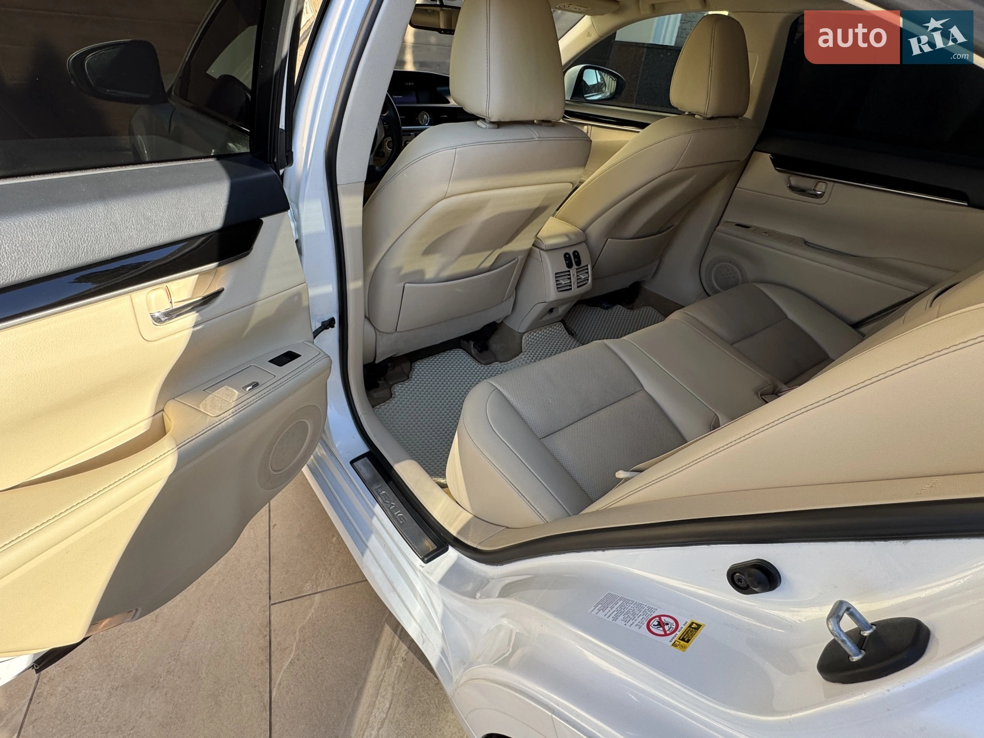 2015 Lexus ES - мініатюра 17