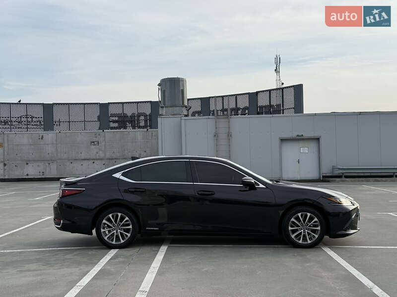 Седан Lexus ES 2022 в Киеве