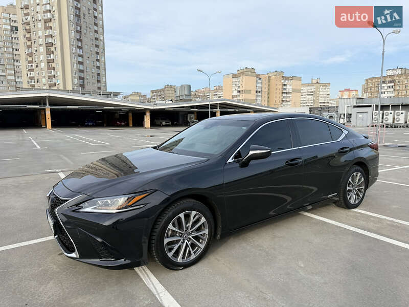 Седан Lexus ES 2022 в Киеве