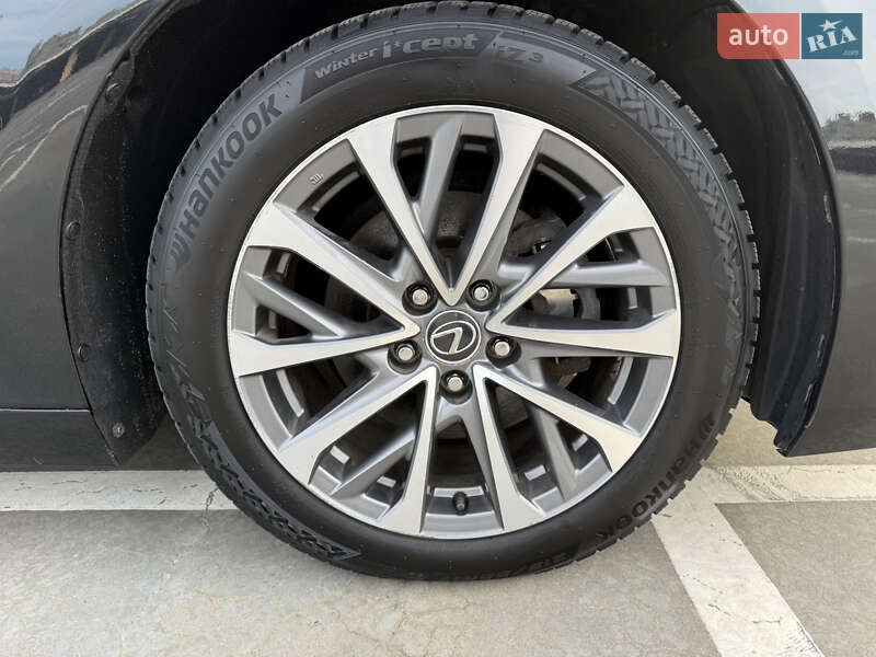 Седан Lexus ES 2022 в Киеве