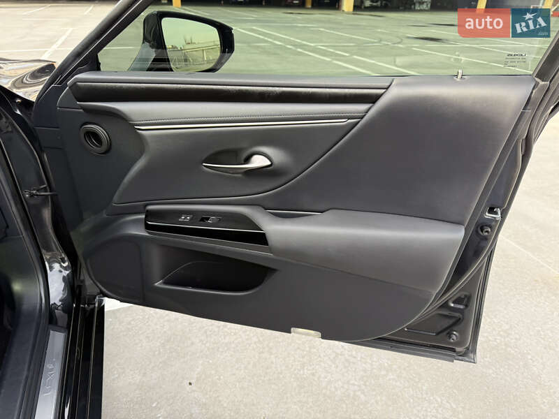 Седан Lexus ES 2022 в Киеве