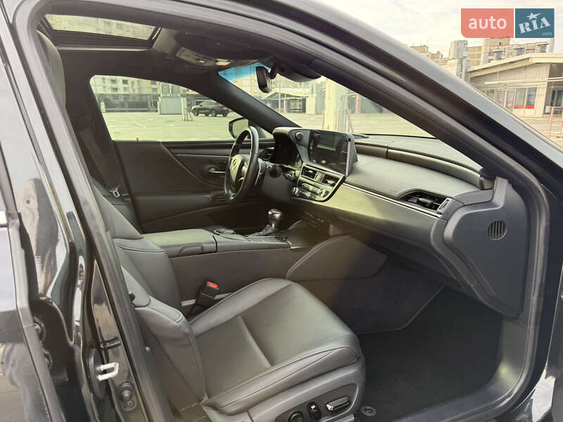 Седан Lexus ES 2022 в Киеве
