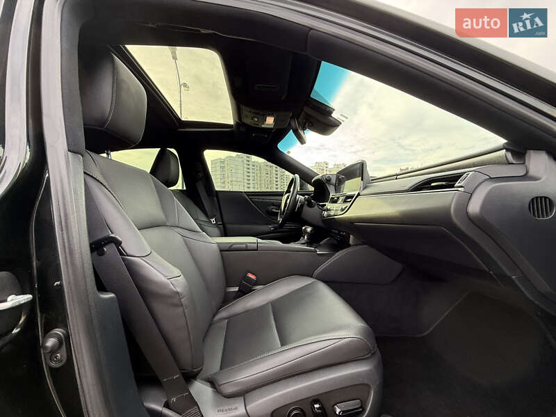 Седан Lexus ES 2022 в Киеве