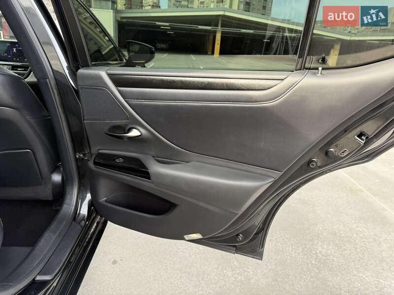 Седан Lexus ES 2022 в Киеве