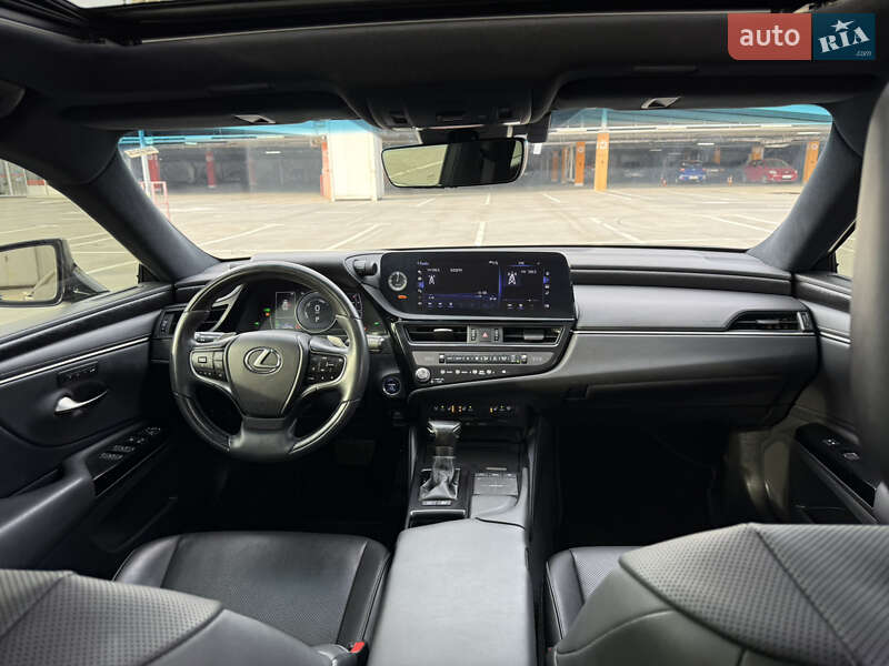 Седан Lexus ES 2022 в Киеве