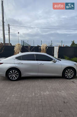 Седан Lexus ES 2019 в Киеве