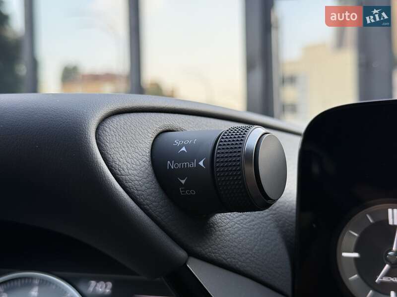 Седан Lexus ES 2023 в Києві