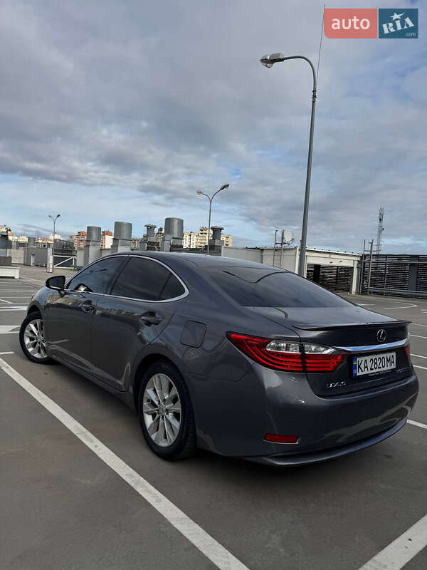 Седан Lexus ES 2014 в Киеве