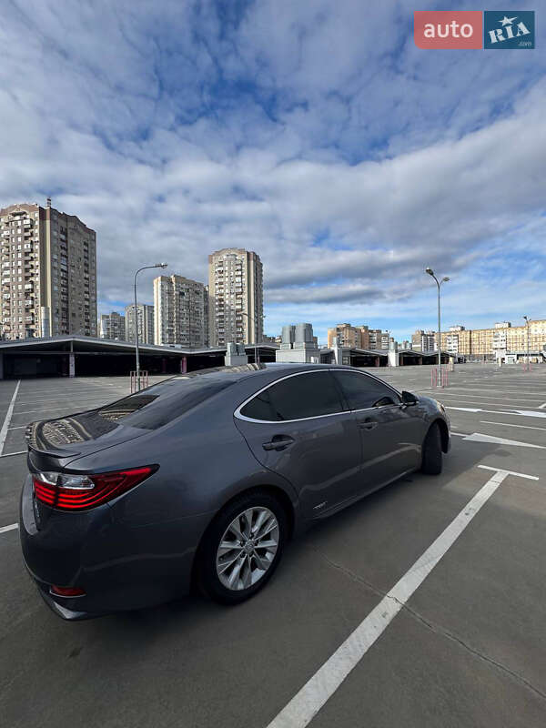 Седан Lexus ES 2014 в Киеве