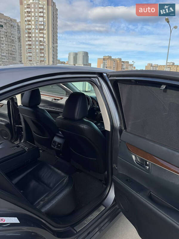 Седан Lexus ES 2014 в Киеве