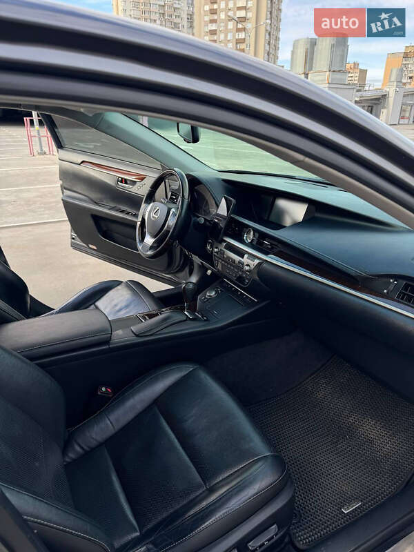 Седан Lexus ES 2014 в Киеве
