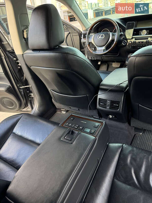 Седан Lexus ES 2014 в Киеве