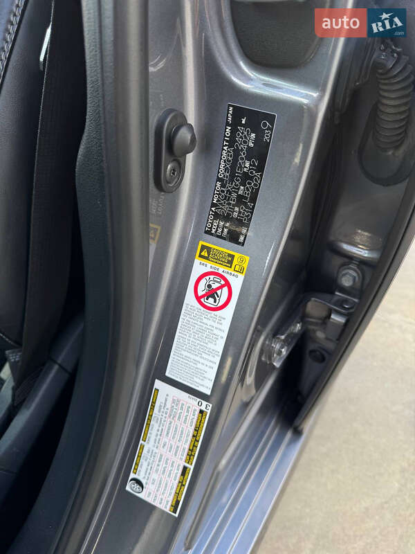 Седан Lexus ES 2014 в Киеве