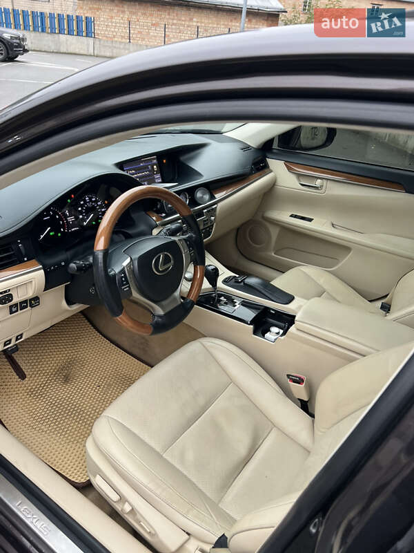 Седан Lexus ES 2013 в Києві