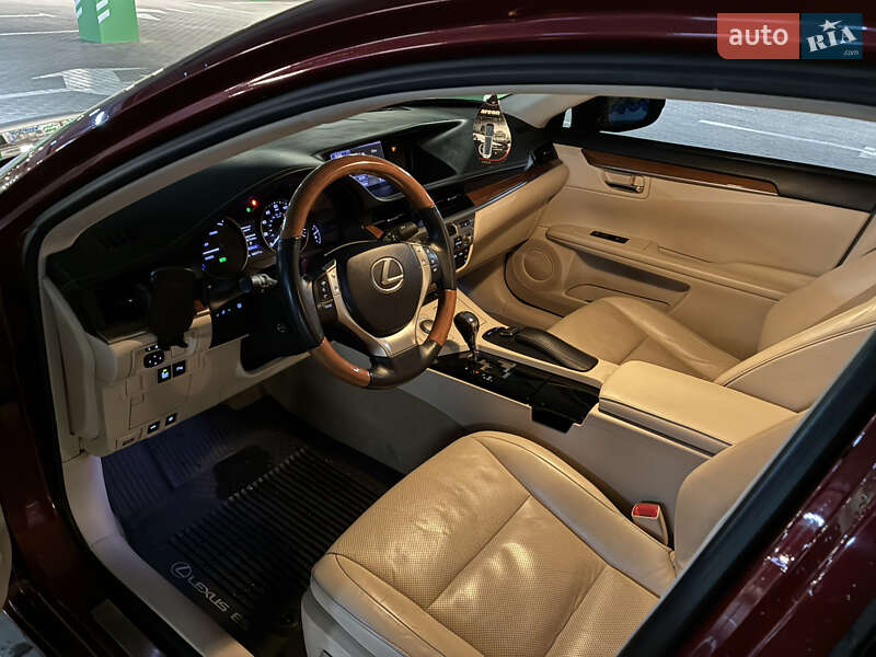 Седан Lexus ES 2014 в Киеве