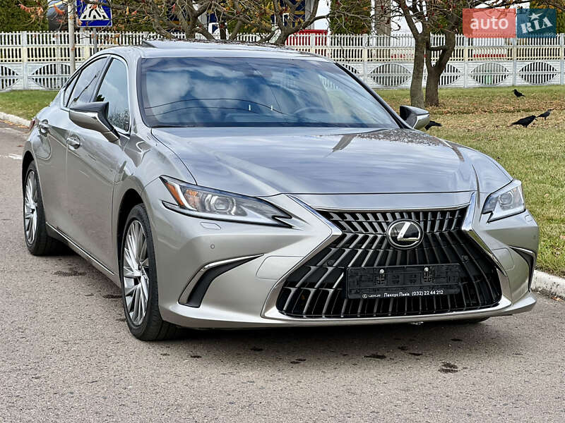 Lexus ES 2024