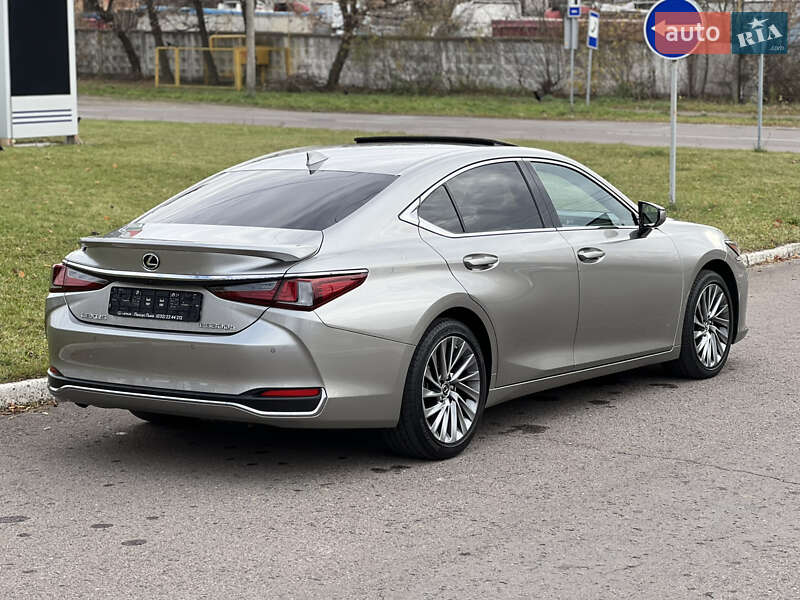 Седан Lexus ES 2024 в Ровно