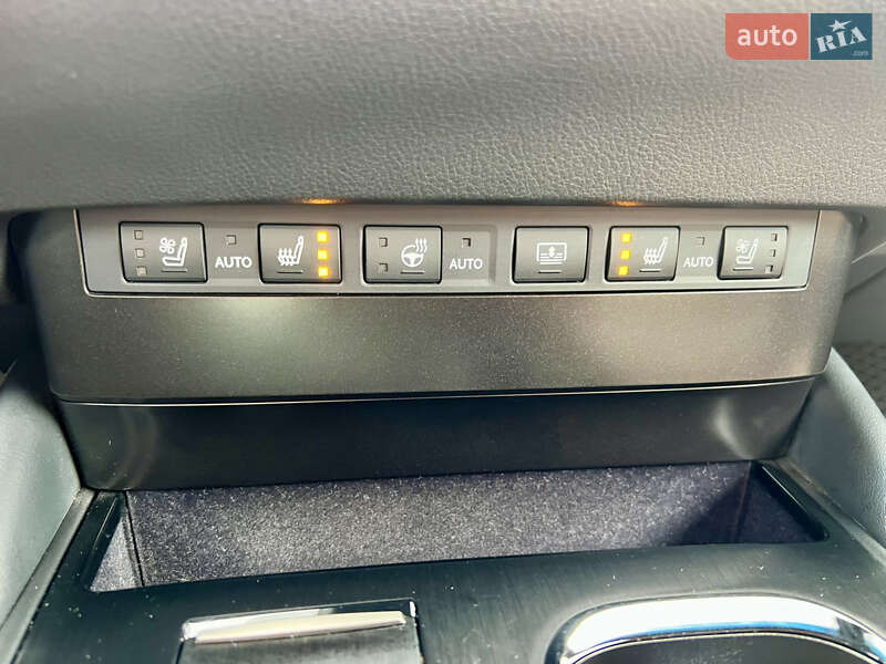 Седан Lexus ES 2024 в Ровно