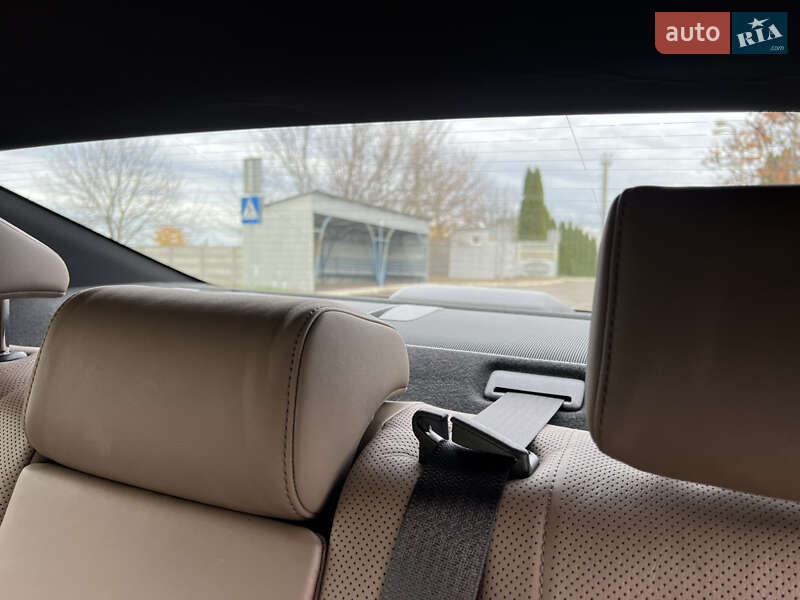 Седан Lexus ES 2024 в Ровно