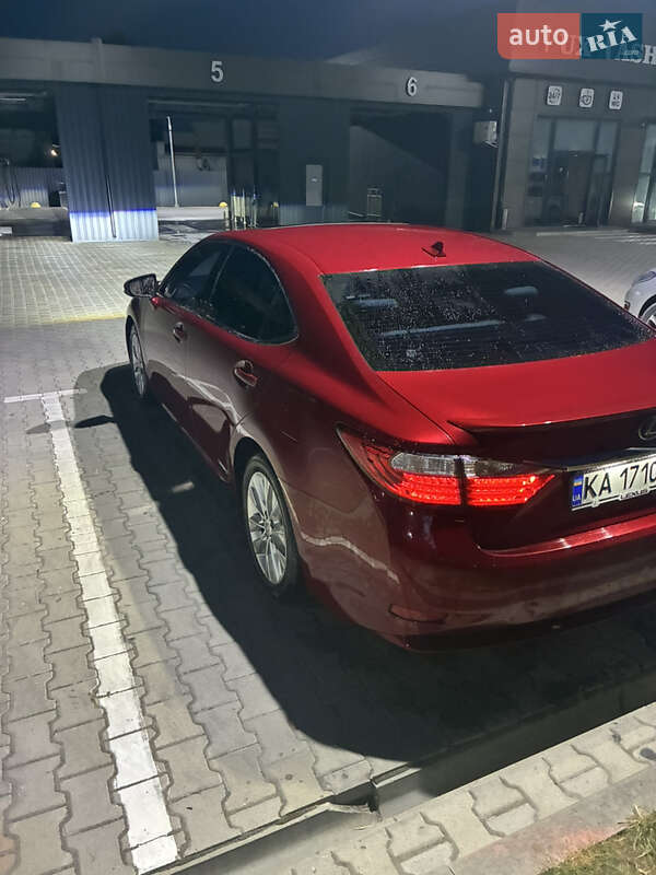 Седан Lexus ES 2014 в Киеве