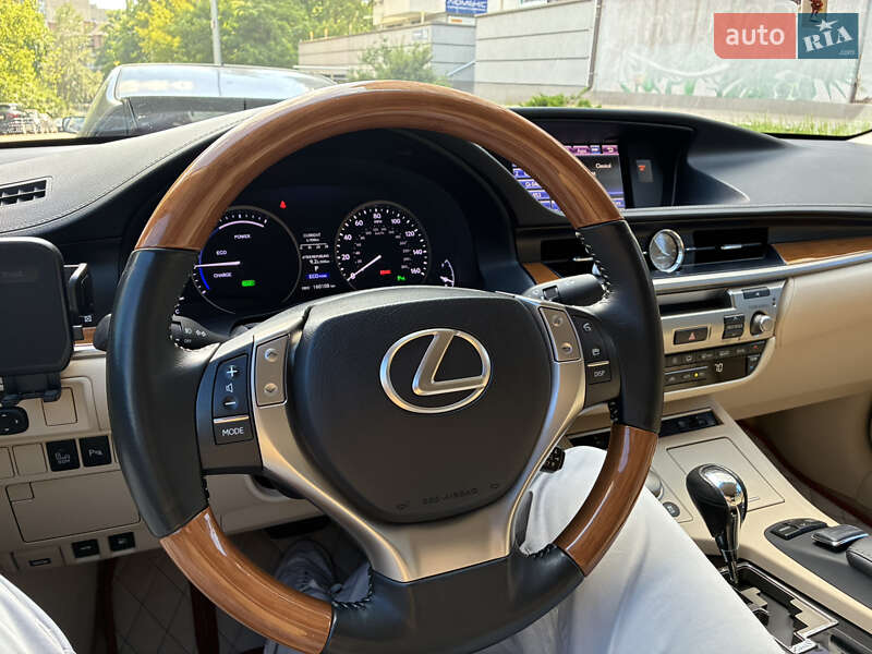 Седан Lexus ES 2014 в Киеве