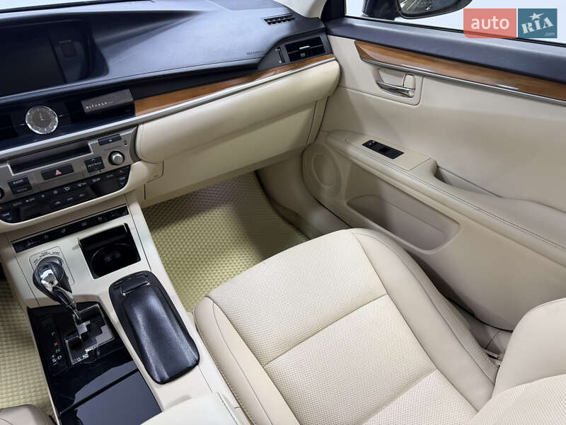 Седан Lexus ES 2015 в Одессе
