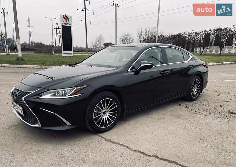 Lexus ES 2019
