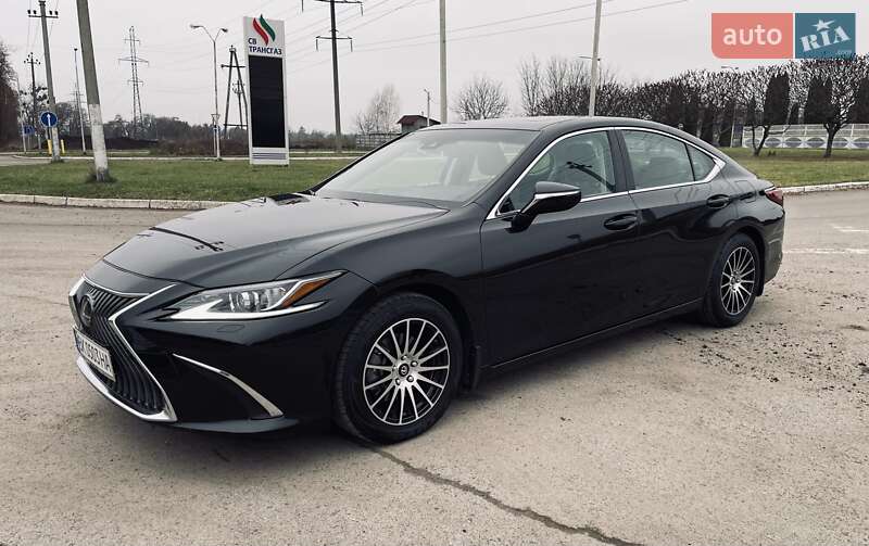 Седан Lexus ES 2019 в Ровно