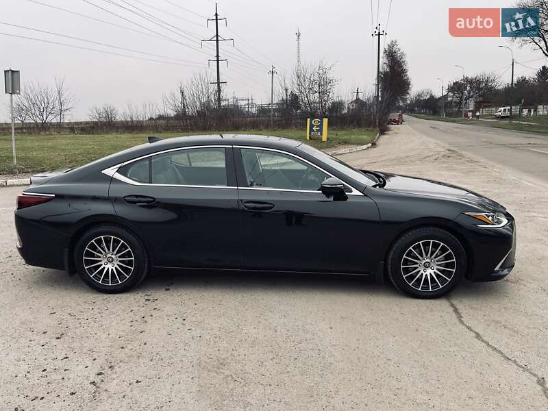 Седан Lexus ES 2019 в Рівному