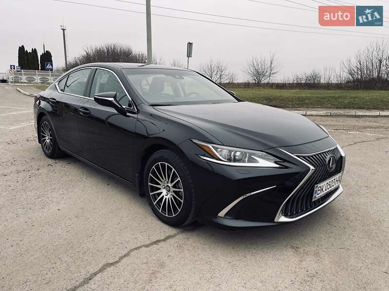 Седан Lexus ES 2019 в Рівному