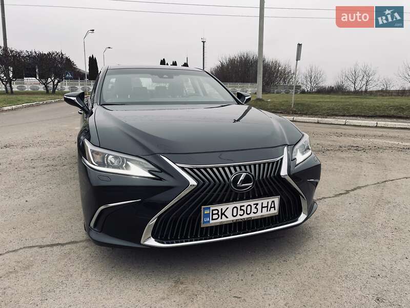 Седан Lexus ES 2019 в Рівному