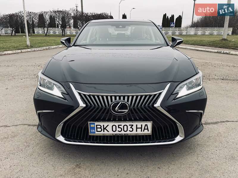 Седан Lexus ES 2019 в Рівному