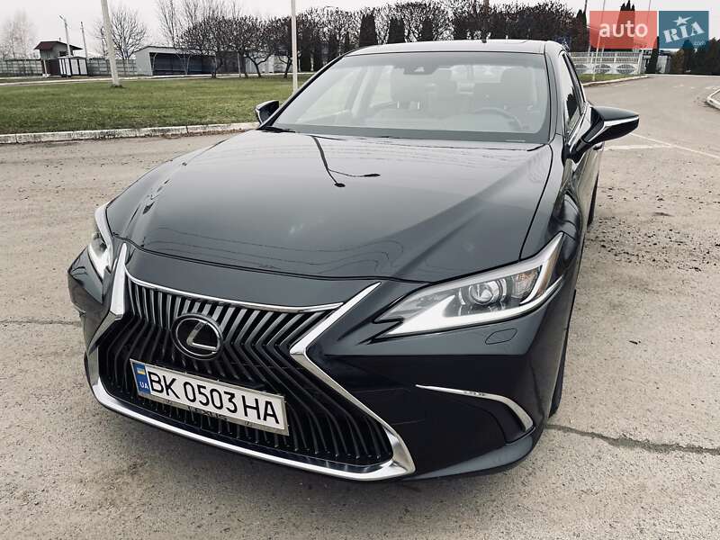 Седан Lexus ES 2019 в Рівному