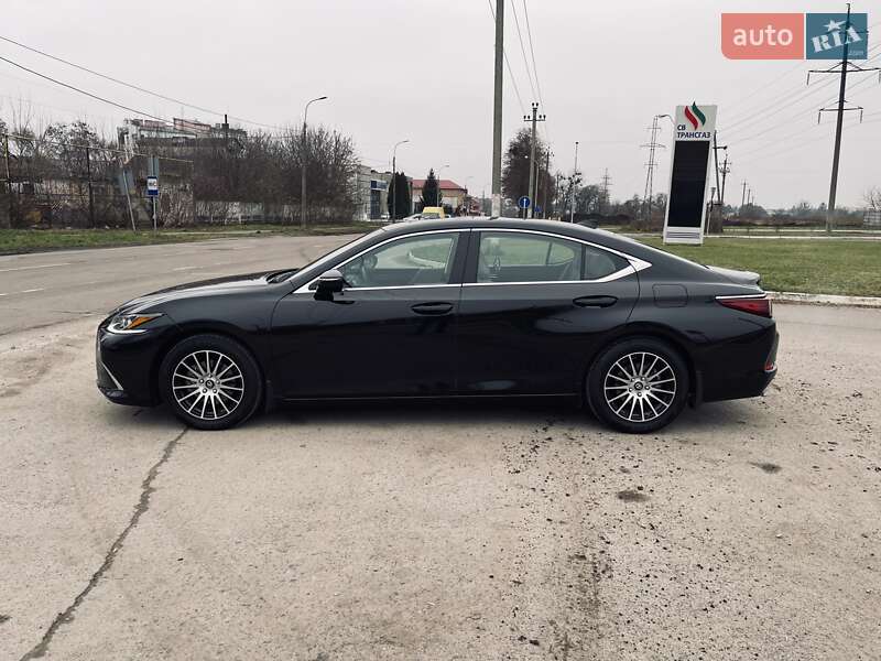Седан Lexus ES 2019 в Ровно