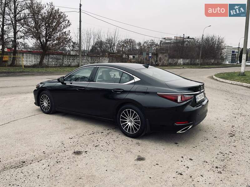 Седан Lexus ES 2019 в Ровно