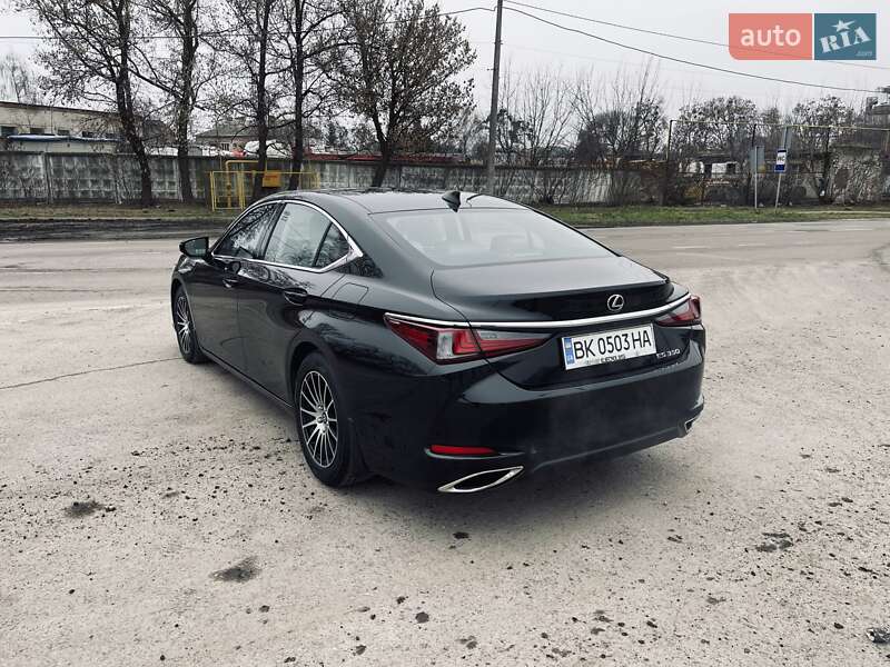 Седан Lexus ES 2019 в Рівному