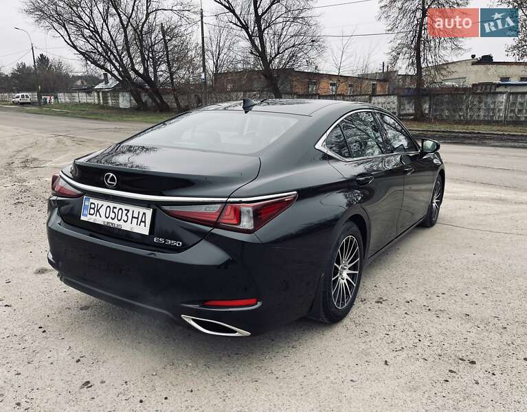 Седан Lexus ES 2019 в Рівному