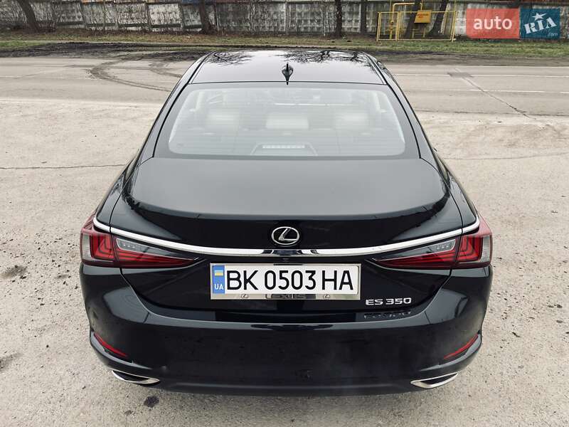 Седан Lexus ES 2019 в Рівному