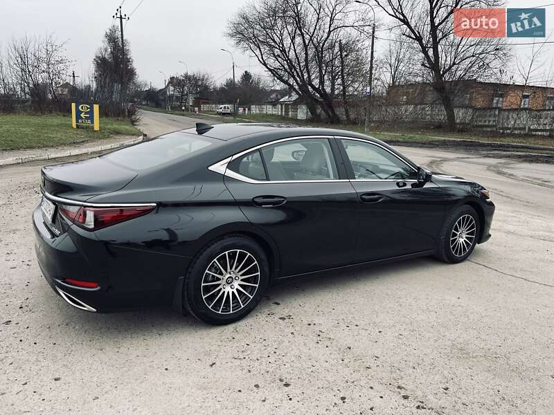 Седан Lexus ES 2019 в Рівному