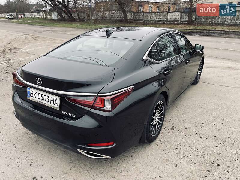 Седан Lexus ES 2019 в Рівному