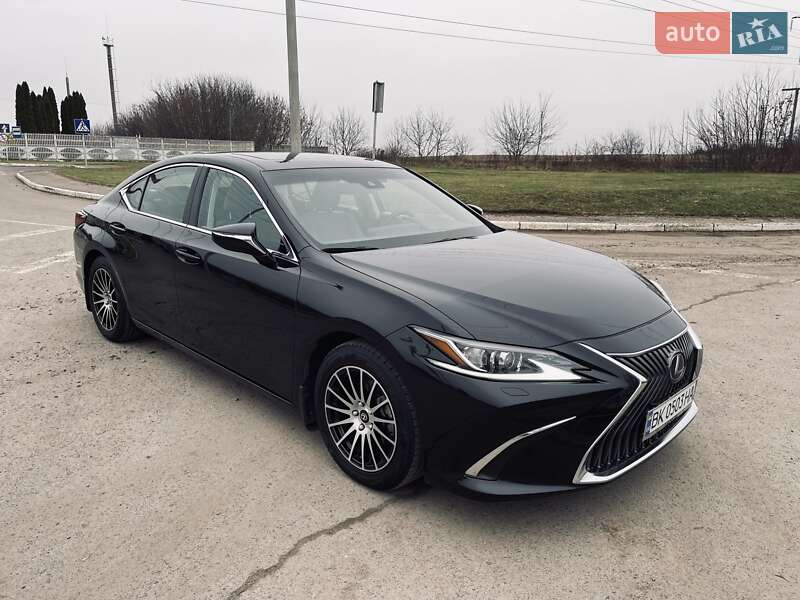Седан Lexus ES 2019 в Рівному