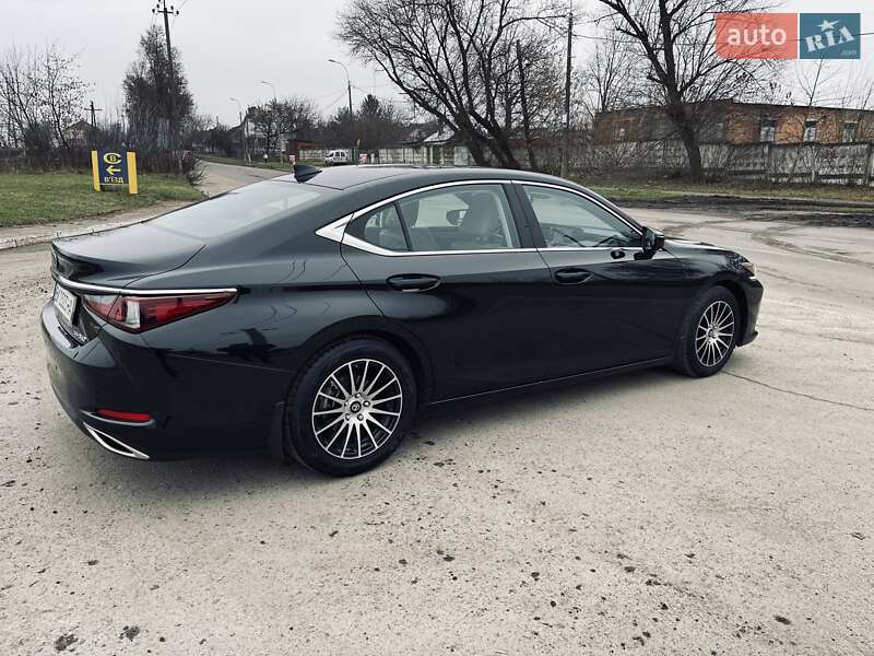 Седан Lexus ES 2019 в Рівному