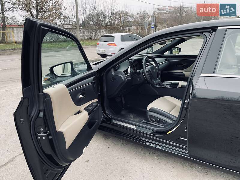 Седан Lexus ES 2019 в Рівному